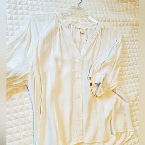 H&M Pure White Blouse. V Neck, 3/4 sleeves.